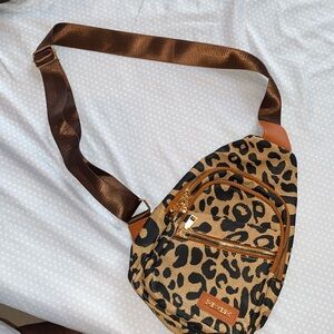 Leopard shoulder bag